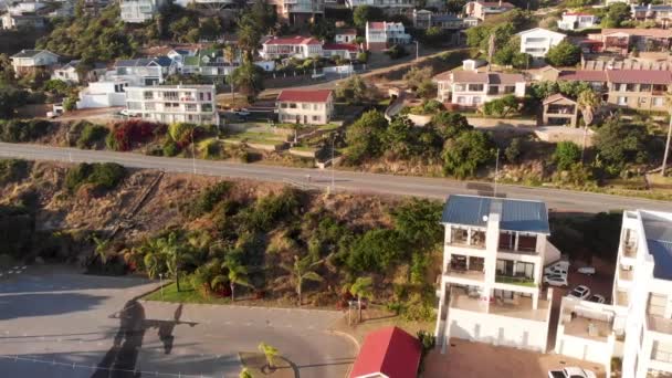 Drone Shot Cyclist Going Hill Distance Mosselbaai South Africa — 图库视频影像
