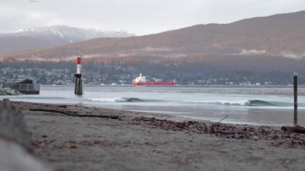 Scenes Barnet Marine Park Vancouver Yellow Tugboat Oil Tanker Green — Vídeo de Stock