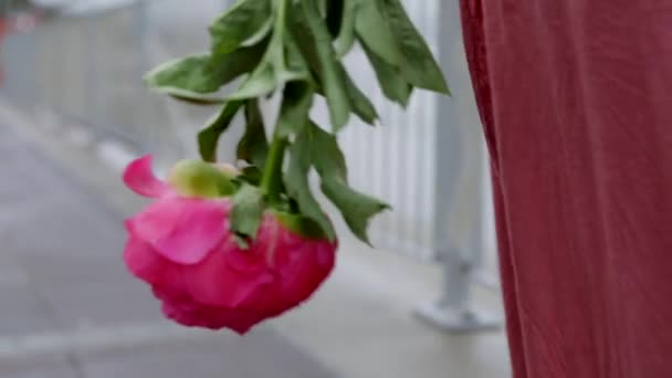 Girl Holding Flower Showing Umbrella Ocean — Stockvideo