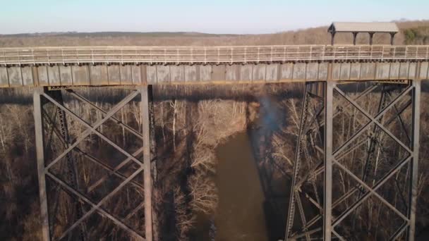 Slowly Descending Fly High Bridge Trail Reconstructed Civil War Railroad — Stockvideo