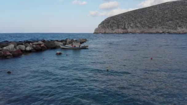 Isola Della Grecia Filmati Aerei Una Barca — Video Stock
