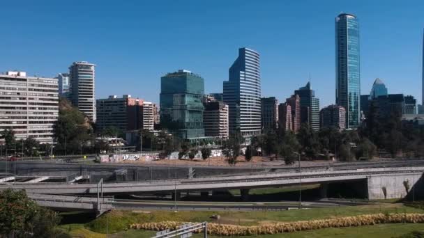 Traffic Santiago Skyline — Stockvideo