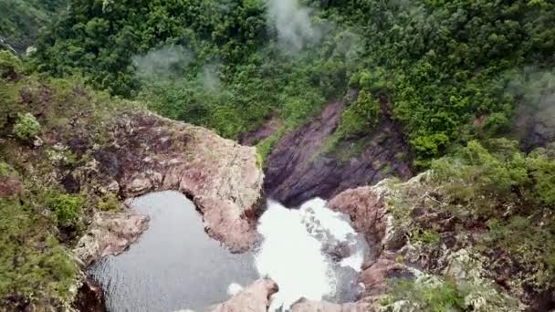 Drone Flying Directly Huge Waterfall Revealing Huge Drop Bottom — Stockvideo