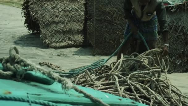 Fisherman Pulling Fishing Rope Fishing Scenery Beach Asia Slow Motion — Stockvideo