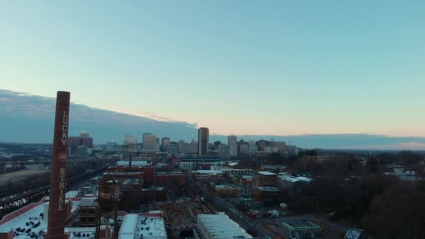 Richmond Virginia Downtown Skyline Aerial Moody — стокове відео
