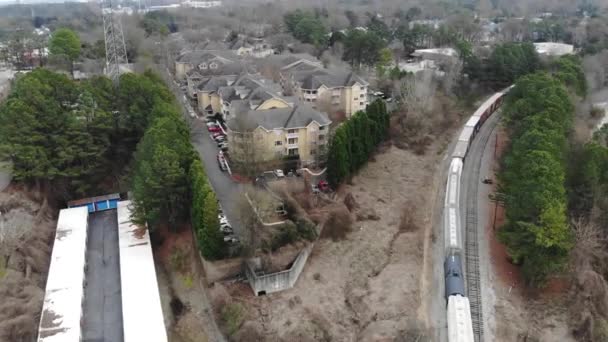 Atlanta Skyline Reveal Moving Train Apartments — Vídeos de Stock