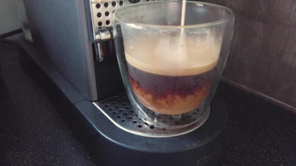 Pouring Milk Intoa Glass Coffee Slowmotion — Vídeo de Stock