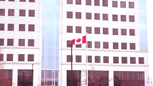 Zooming Canadian Flag Foreground Government Building — Stok Video