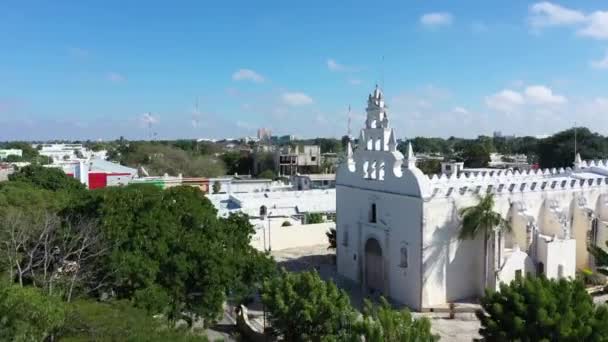 Aerial Camera Turning Looking School Escuelo Nicolas Bravo — Stockvideo
