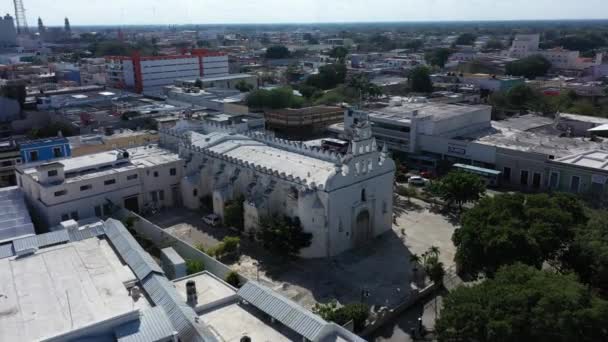 Aerial Camera Pushing Left Side Colonial Church Santiago Apostol Merida — Stok video