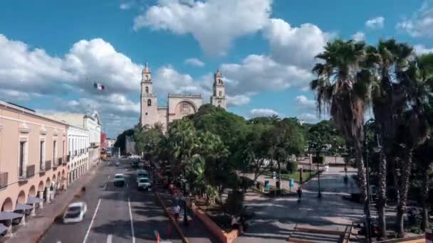 Speed Ramped Time Lapse Plaza Grande Cathedral Municipal Building Merida — Vídeo de stock