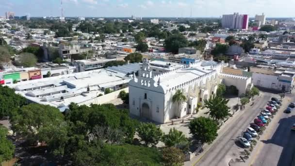 Aerial Camera Doing Orbit Left Front Colonial Church Santiago Apostol — Stockvideo