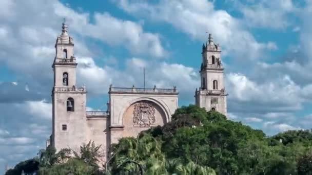 Speed Ramping Zooming Out Cathedral Plaza Grande Clouds Swirl Merida — Video