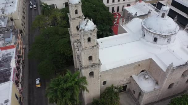 Aerial Camera Slowly Turning Left Looking Towers Front Rectory Jesus — Vídeo de stock