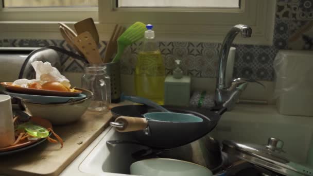 Kitchen Sink Filled Dirty Dishes Needed Wahsed — Stok video