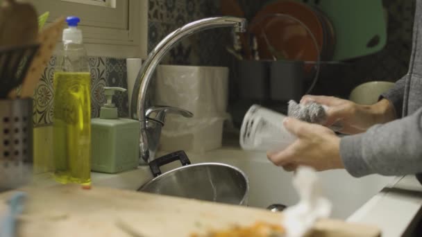 Scrubbing Glass Kitchen Sink — Vídeos de Stock