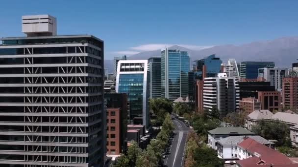 Aerial Footage Moving Fast Trough Buildings — Vídeos de Stock