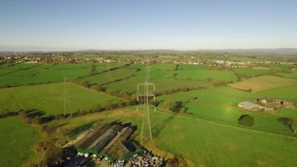 Aerial Footage High Voltage Electricity Towers Power Lines Beautiful Staffordshire — Videoclip de stoc