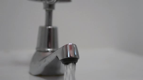 Close Tap Running Water — Αρχείο Βίντεο