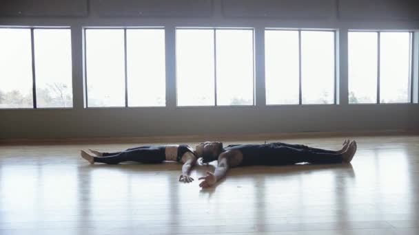 Partner Yoga Performance Done Two Professional Instructors — Vídeos de Stock