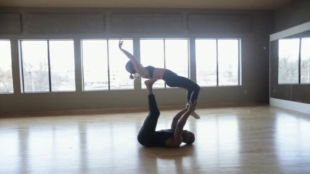 Partner Yoga Performance Done Two Professional Instructors — Vídeo de Stock