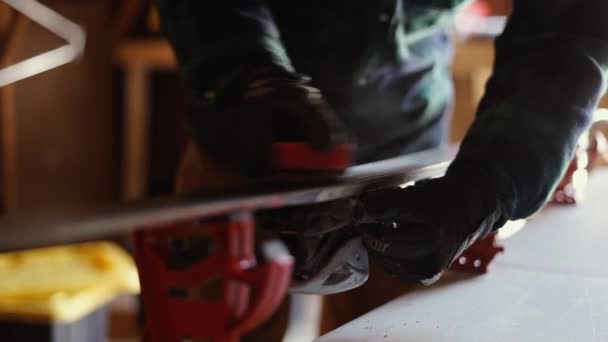 Gloved Hands Brush Alpine Ski Prior Waxing — Vídeo de Stock