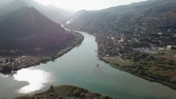 Συμβολή Δύο Ποταμών Μια Μικρή Πόλη Βρίσκεται Στις Όχθες Του — Αρχείο Βίντεο