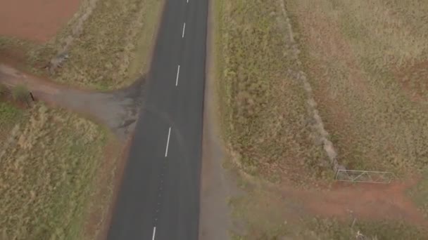 Aerial Overcast Day Peloton Cyclists — Vídeo de Stock