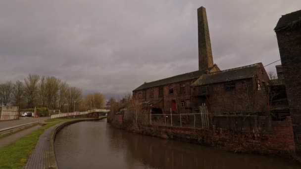 Een Oude Verlaten Verlaten Aardewerk Fabriek Flessenoven Gelegen Longport Stoke — Stockvideo