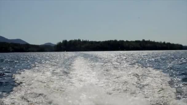 Shot Water Churning Boat Travels Saranac Lake — Wideo stockowe
