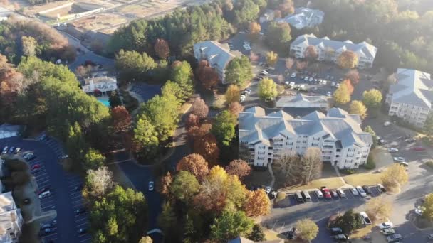 Car Driving Apartment Complex Morning Woodstock Georgia Aerial — Wideo stockowe