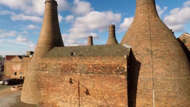 Aerial Footage View Famous Bottle Kilns Gladstone Pottery Museum Stoke — Vídeo de Stock