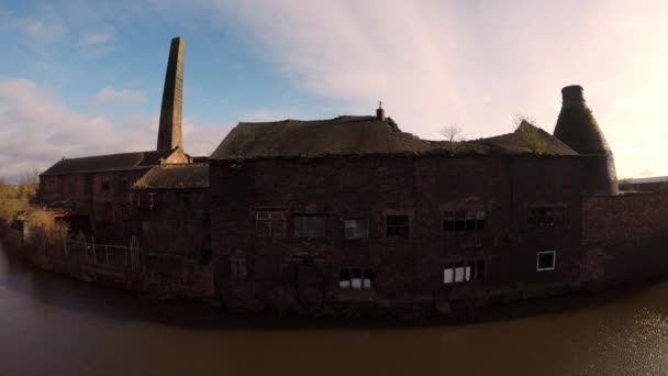 Images Aériennes Une Ancienne Usine Poterie Abandonnée Four Bouteilles Situés — Video