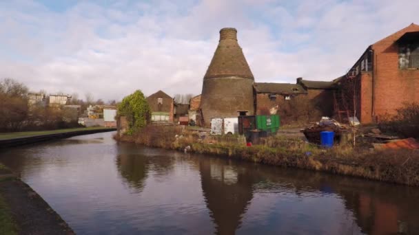 Old Abandoned Derelict Pottery Factory Bottle Kiln Located Longport Stoke — Stockvideo