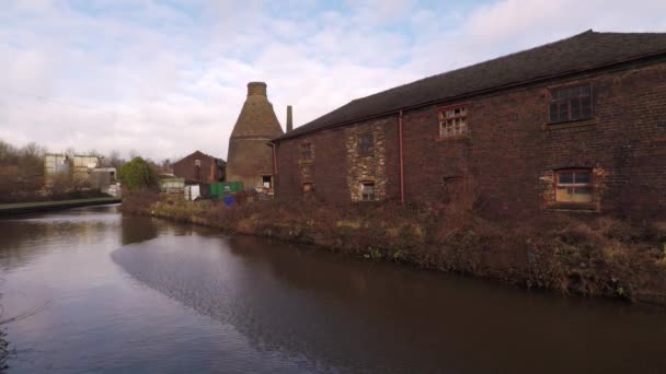 Old Abandoned Derelict Pottery Factory Bottle Kiln Located Longport Stoke — Stockvideo