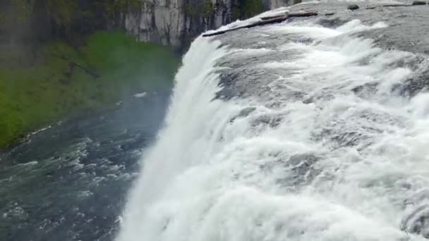 Beautiful Slow Motion View Mesa Falls Idaho Little Boy Looks — Vídeo de Stock