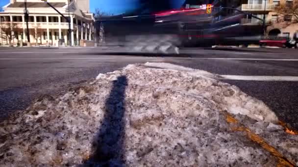 Time Lapse Downtown Salt Lake City Cars Pass Front Eagle — Stockvideo