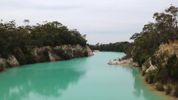 Aérea Little Blue Lake Mount Cameron Tasmania Australia — Vídeos de Stock