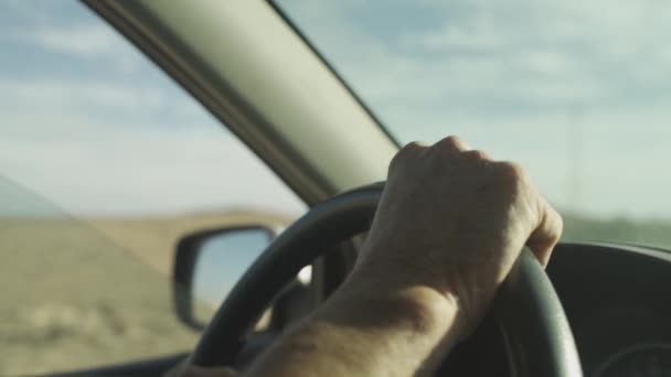 Man Hand Steering Wheel Desert — Vídeo de Stock