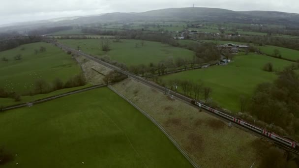 Aerial View Large Buxton Railway Bridge Viaduct Trains Pass Derbyshire — Vídeo de stock