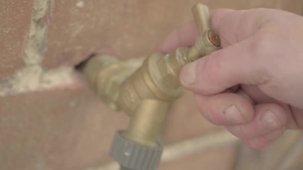 Turning Faucet Garden — 图库视频影像