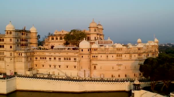 Cinematic Aerial Sunset Panning Shot Udaipur City Palace Rajasthan India — 비디오