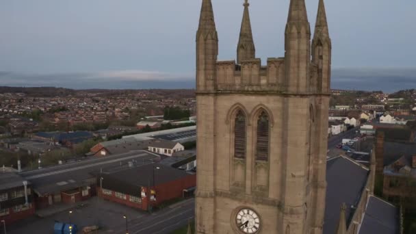 Vue Aérienne Église Jame Dans Les Midlands Bâtiment Chrétien Catholique — Video