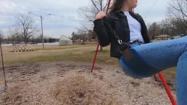 Slow Motion Footage Beautiful Brunette College Teenager Swinging City Park — Stok video