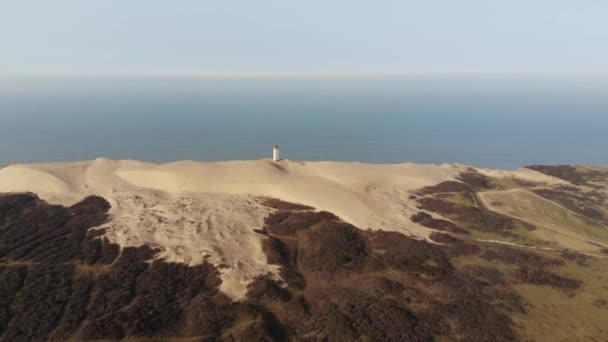 丹麦北海Rubjerg Knude灯塔的空中景观 — 图库视频影像
