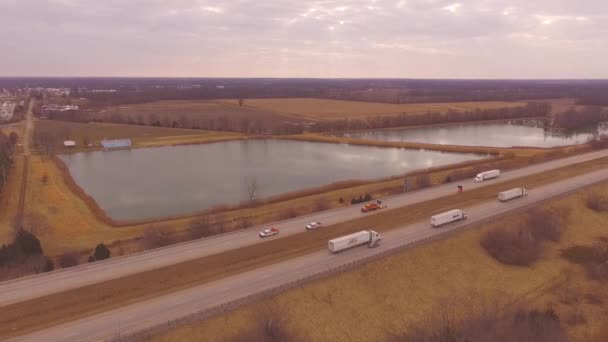 Aerial Drone Footage Interstate Workers Located Rural Salem Working Stretch — Stock videók