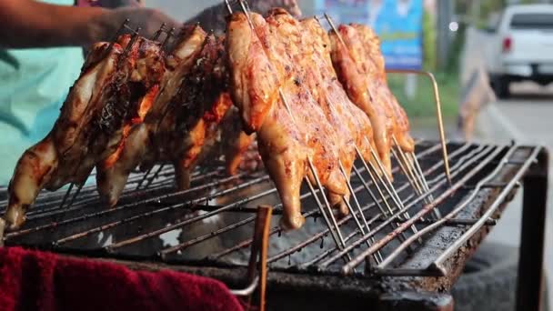 Steady Shot Delicious Fried Chicken Grilled Barbeque Thai Man Market — Vídeos de Stock