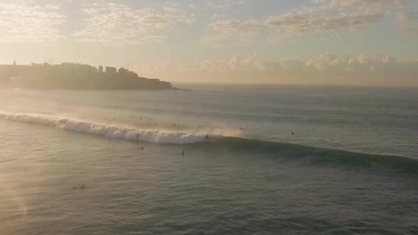 Goofy Foot Surfer Getting Nice Long Ride Barrel End Shortly — Vídeo de Stock