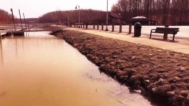 Aerial Footage Rolling Rocky Shore Icy Lake Winter State Park — Wideo stockowe