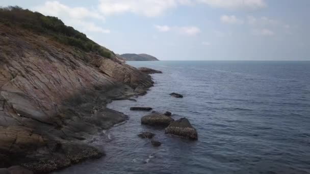 Aerial Low Alltitude Landscape Shot Rocks Steep Shore Ocean Drone — Stockvideo